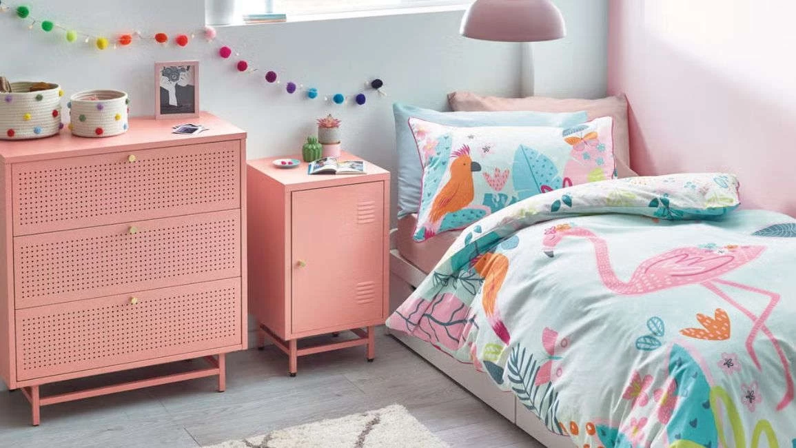 desain kamar anak perempuan sederhana​