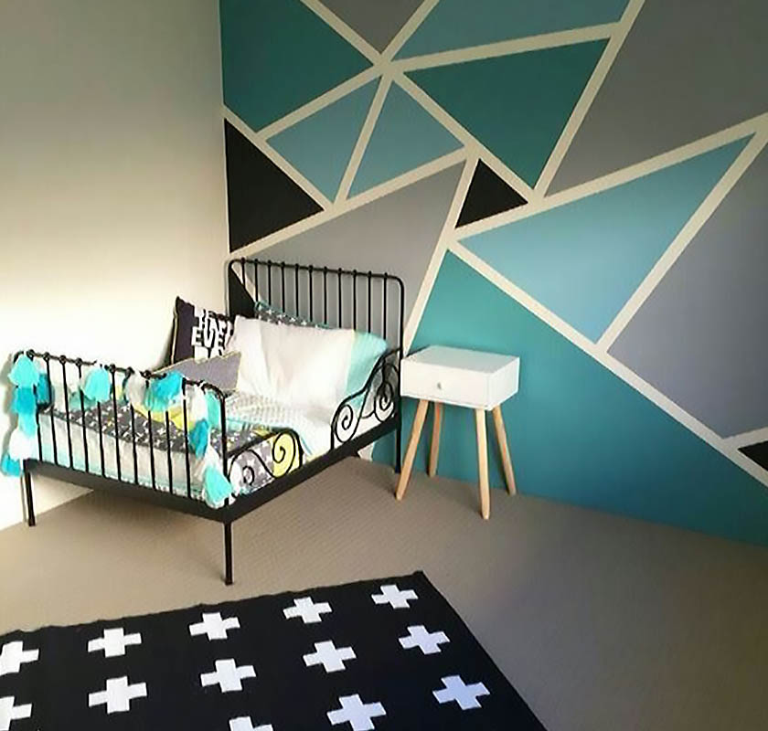 kamar tidur dengan Cat Tembok Motif Segitiga 1 Sisi