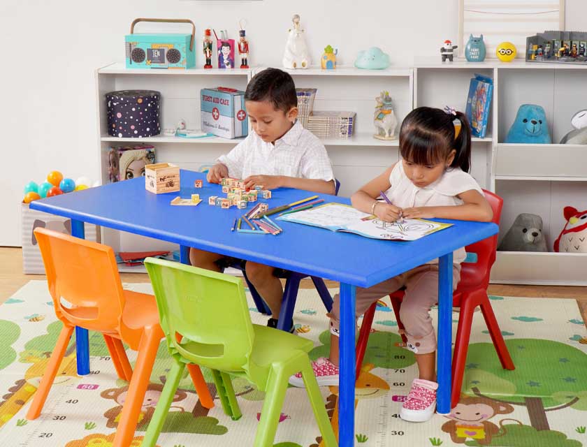 Dekorasi Ruang Bermain dengan Furnitur Berbahan Plastik