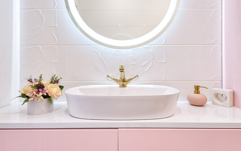 Kamar Mandi Minimalis 2x2 dengan Sentuhan Pink