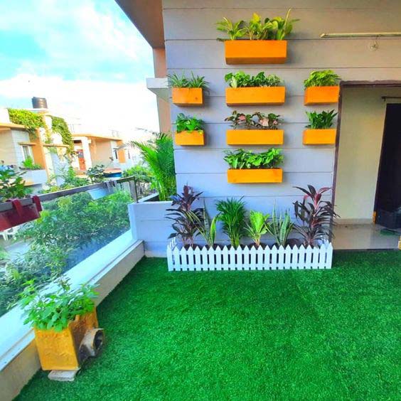 balkon rumah minimalis penuh tanaman hias
