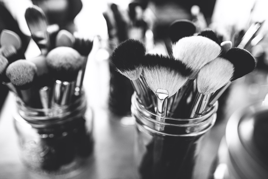 Tempat Penyimpanan Kuas Makeup untuk meja rias minimalis