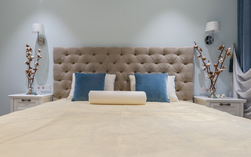 biru muda warna cat untuk kamar tidur pasangan romantis