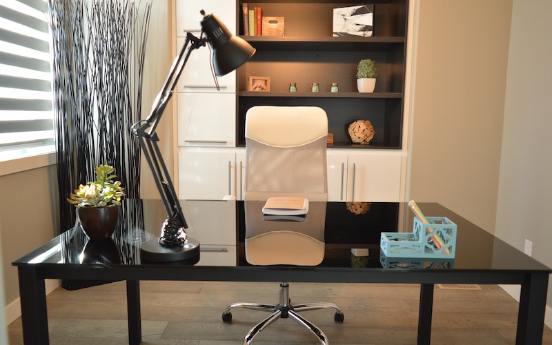 desain Kantor Minimalis Monokrom