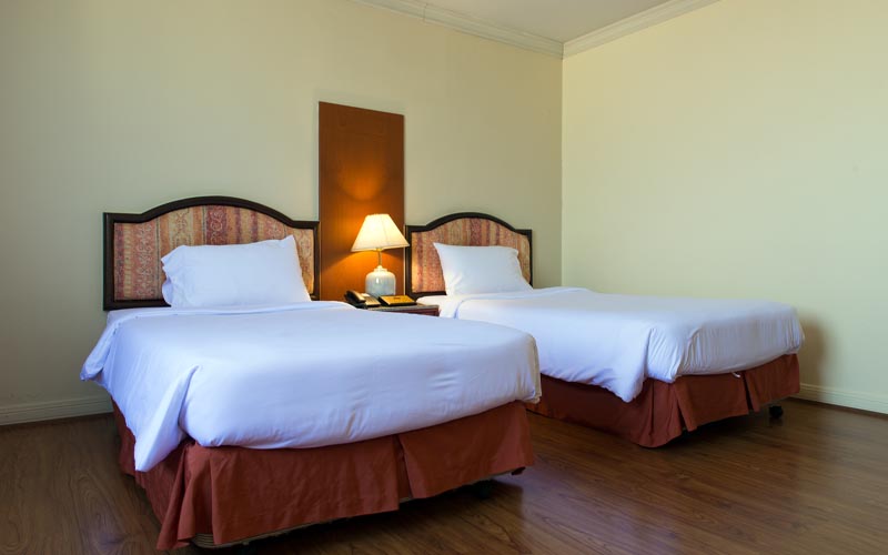 desain kaamr tidur 2 kasur hotel