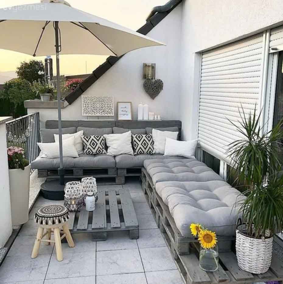 ide balkon rumah minimalis tone abu-abu