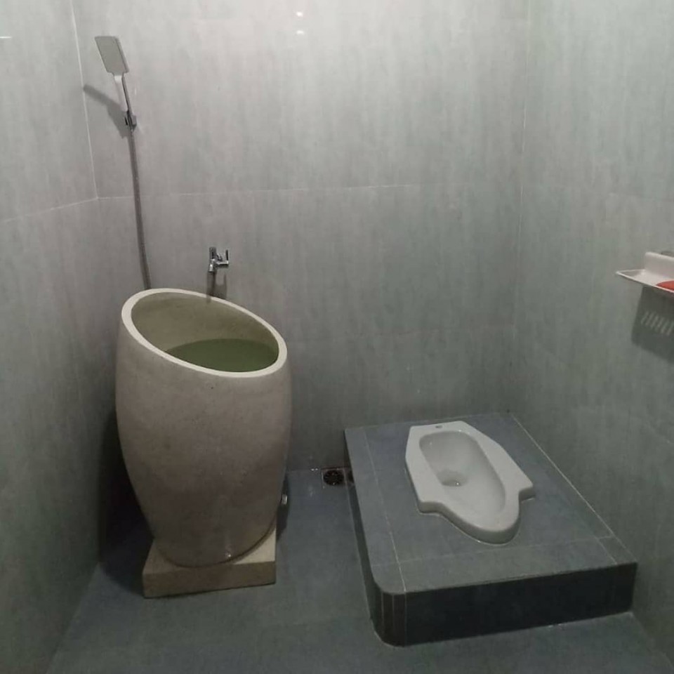 Kamar Mandi Kloset Jongkok Minimalis Modern