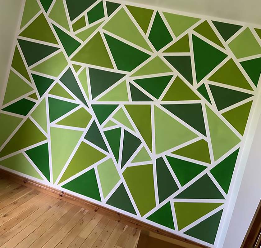 kamar tidur Motif Cat Tembok Segitiga Hijau Minimalis