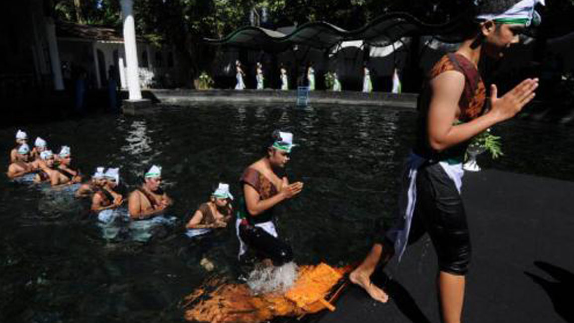 Budaya negara Indonesia padusan ramadhan