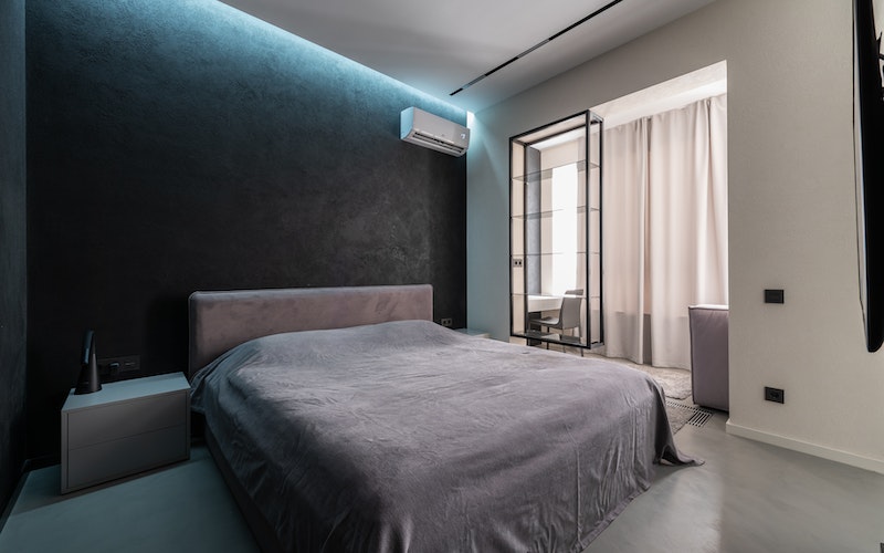 warna cat abu-abu kamar tidur romantis