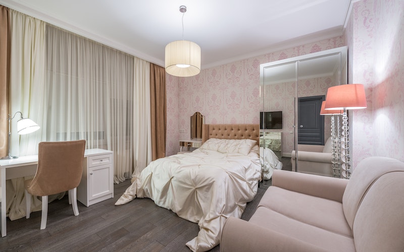warna cat pink polos kamar tidur romantis