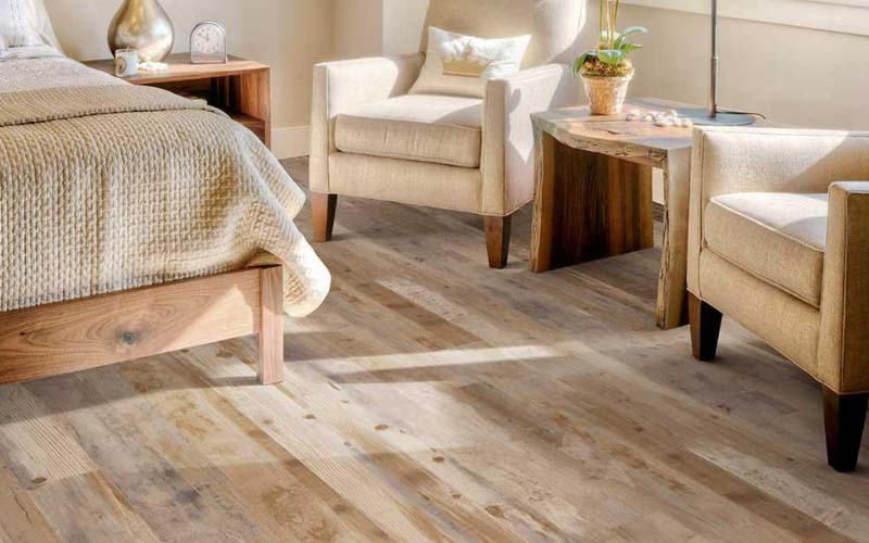 renovasi kamar tidur dengan mengganti lantai kamar Modern