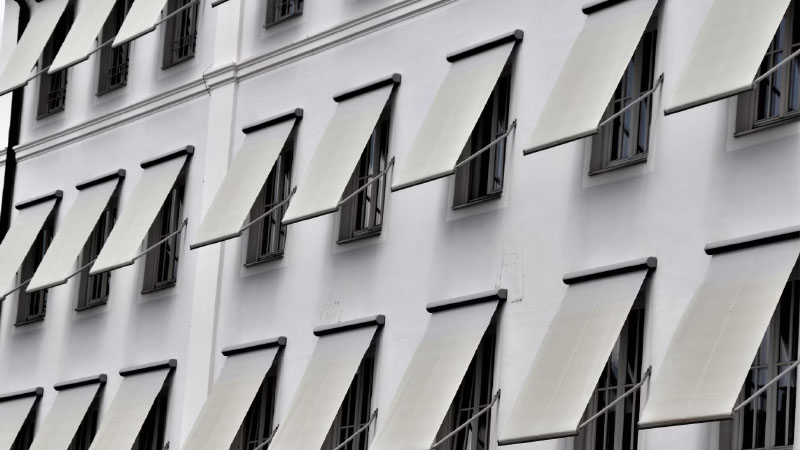 Jendela Buka Atas atau Awning rumah minimalist