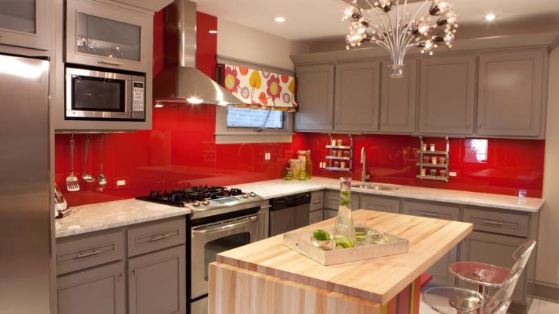 dapur berwarna merah terang
