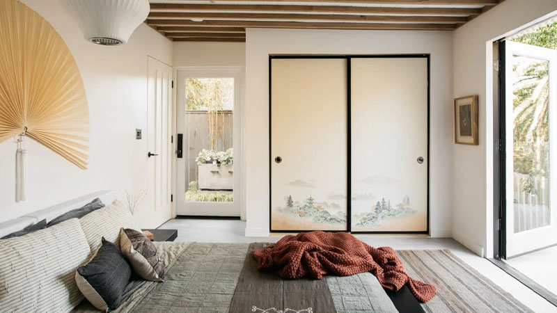 Desain Kamar Tidur Tema Japandi dengan Karpet Tatami