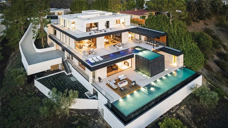 Desain Rumah Besar Mewah dengan Kolam Renang Luas