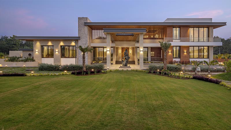 Desain Rumah Besar Mewah Taman Luas