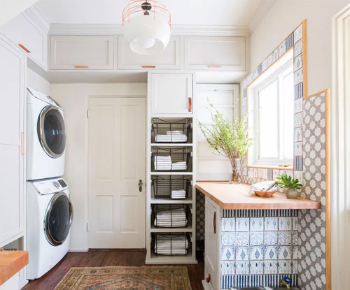 Nuansa Putih Ruang Laundry Minimalis Sempit