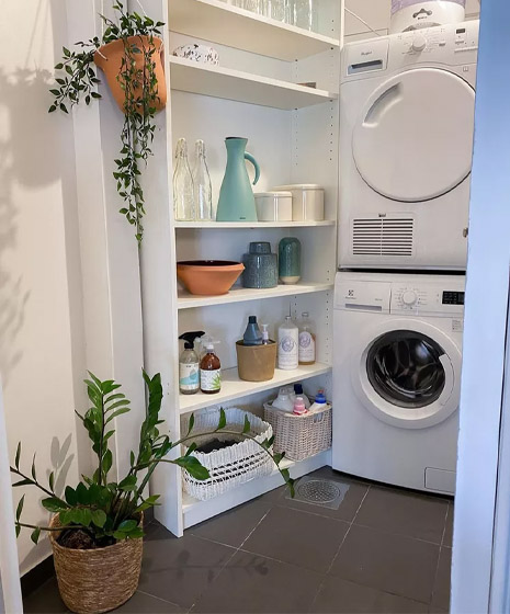 Ruang Laundry Minimalis Laundry dengan Rak
