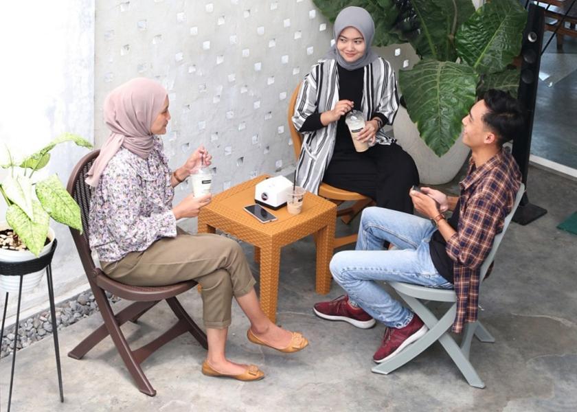 Kursi OFC dan Meja OCT R untuk Percantik Cafe-mu