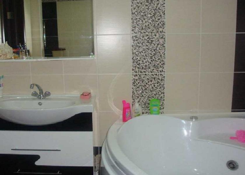 Kamar Mandi Sudut (Corner Layout)