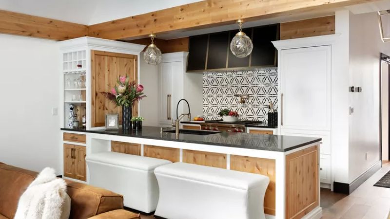 Mini Bar di Meja Island yang Compact