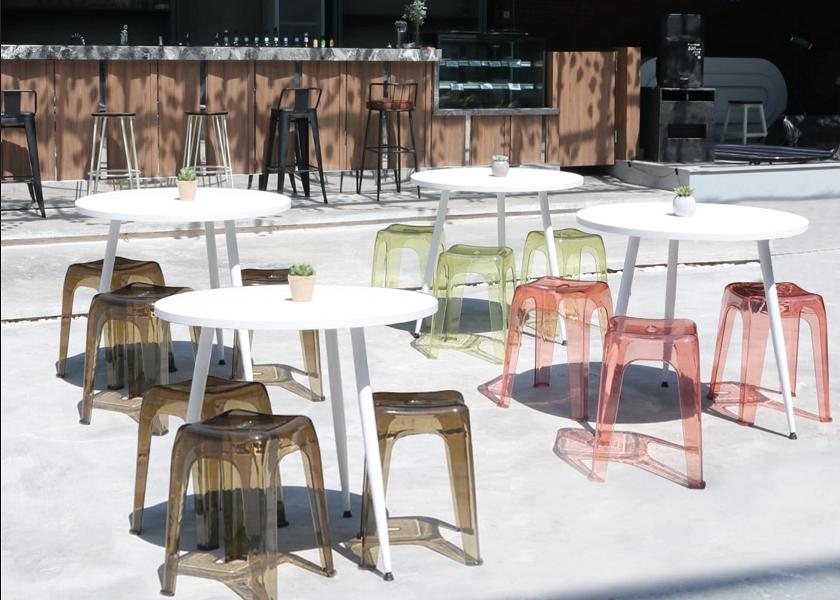 Dekorasi Cafe Minimalis dengan Konsep Ruang Terbuka