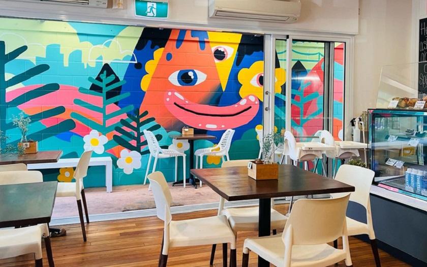 desain cafe minimalis dengan Mural Dinding Eksotis