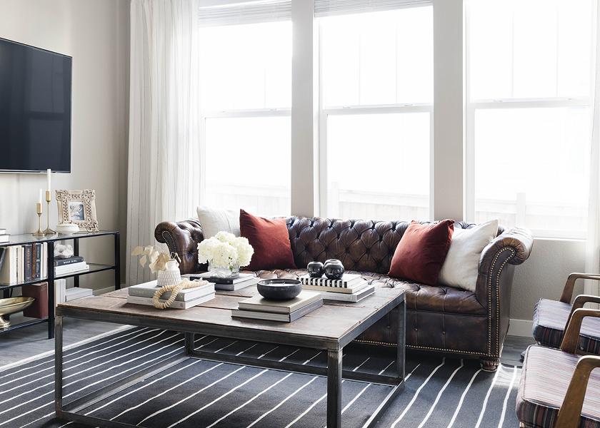 Sofa sebagai Emphasis