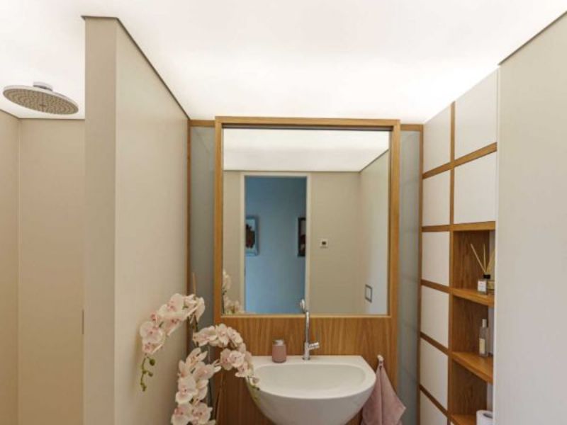 Kamar Mandi dengan Plafon Membran (Stretch Ceiling)