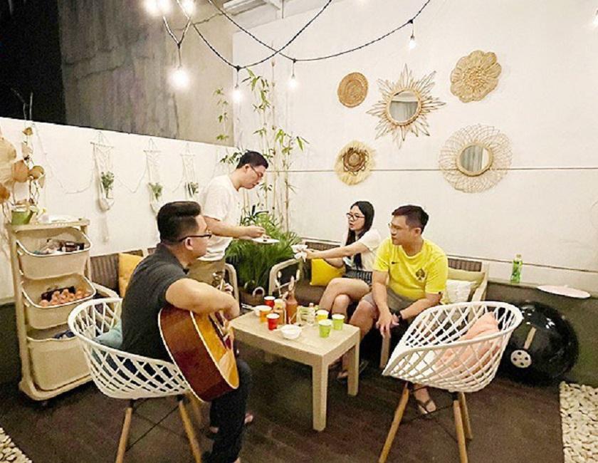 Gunakan Lampu Cafe Outdoor dengan Perabot Plastik Berkualitas Olymplast
