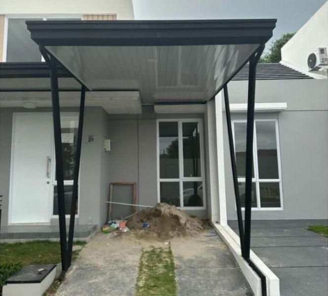 Teras Baja Ringan Tiang V dengan Plafon Glossy