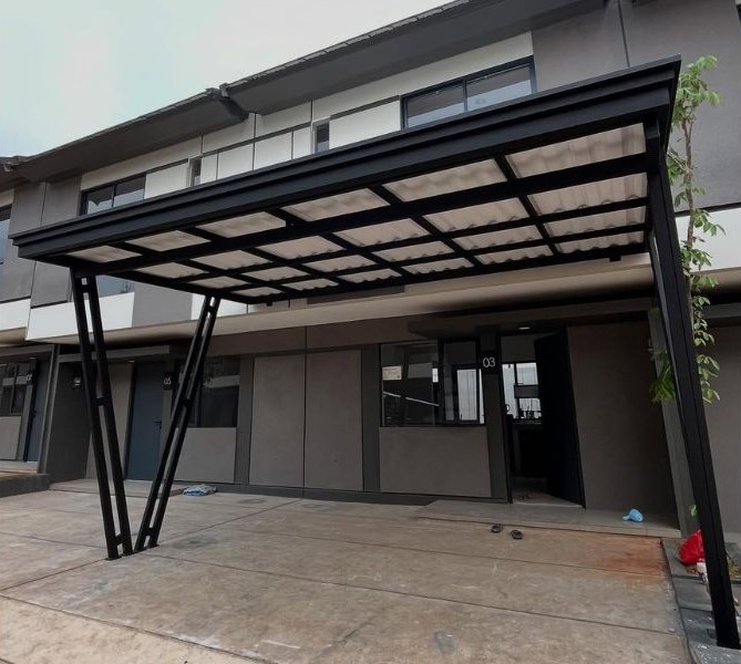 Teras Baja Ringan dengan Tiang V Modern