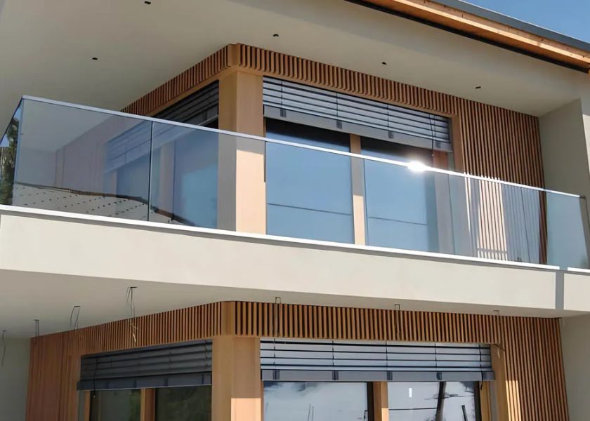 Pagar Balkon Lantai 2 Material Kaca 