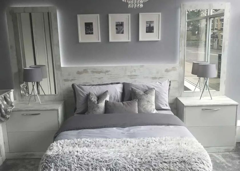 Dinding Kamar Estetik Warna Putih Tulang dan Abu Muda