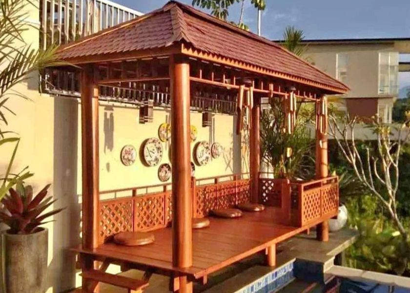 Atap Limasan di Gazebo Depan Rumah