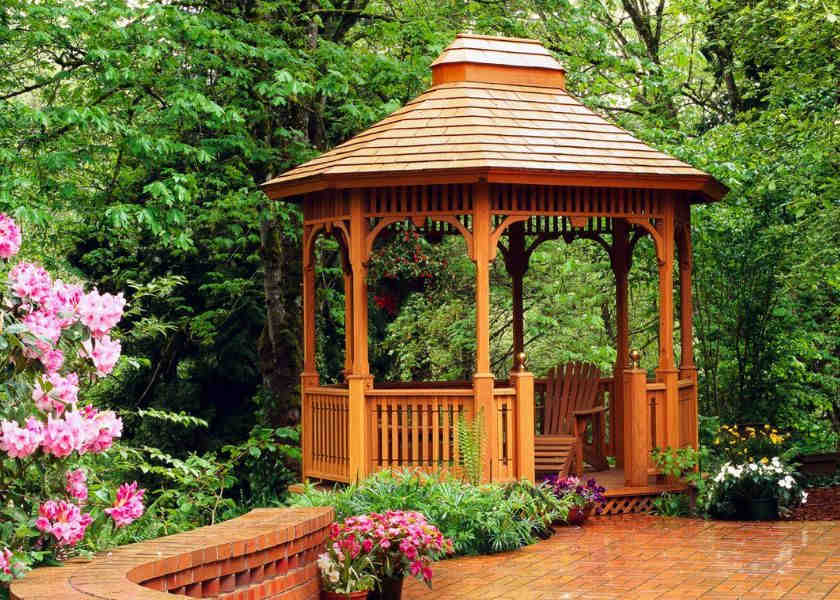 Atap Segi Enam di Gazebo Depan Rumah