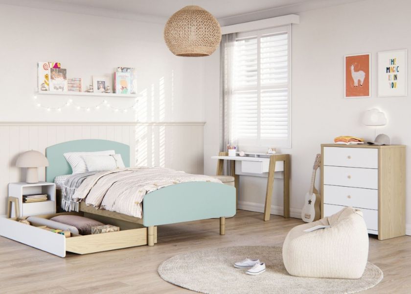 Kamar Anak Perempuan dengan Desain Sederhana