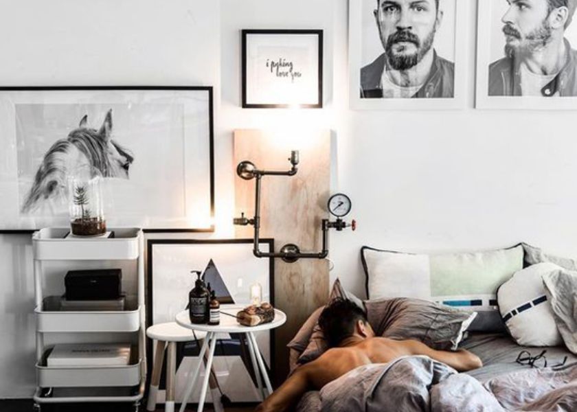 Kamar Estetik Cowo dengan Lampu Dinding