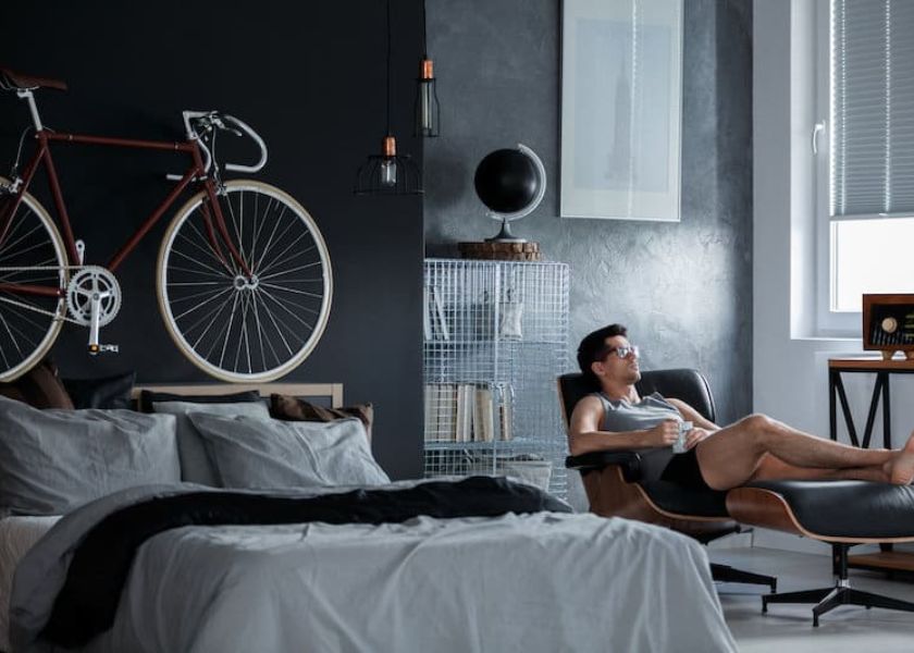 Kamar Laki-Laki Sederhana dengan Furnitur Fungsional