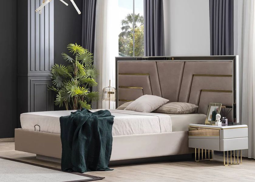 Kamar Tidur Mewah Elegan dengan Headboard Besar
