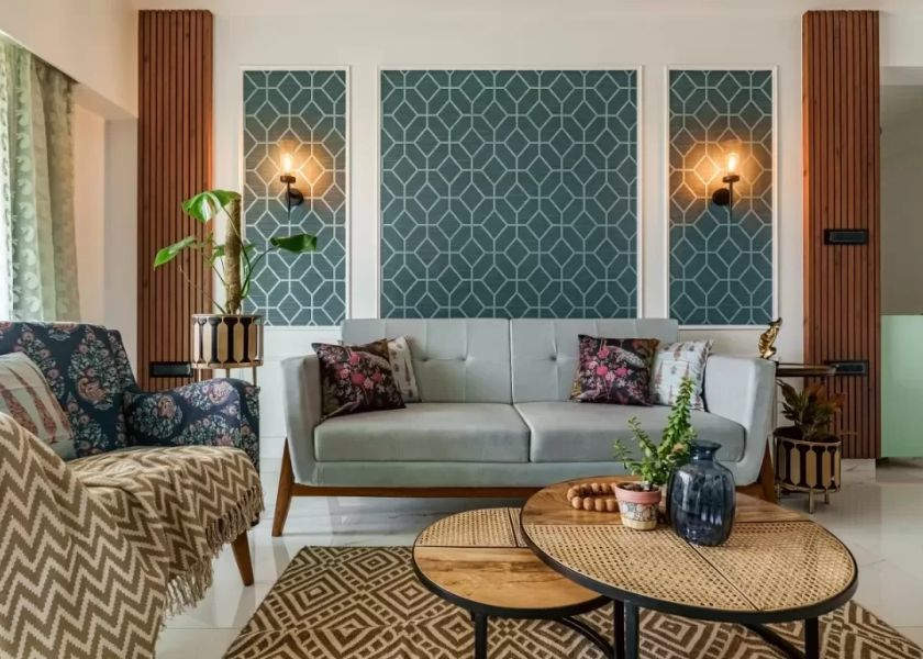 Molding Dinding dengan Wallpaper di Ruang Tamu