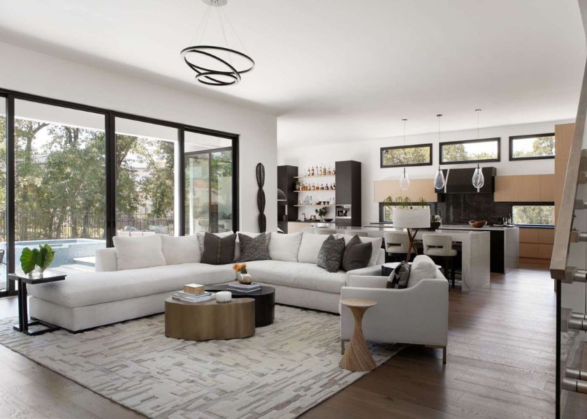 Ruang TV Minimalis dengan Karpet Lembut