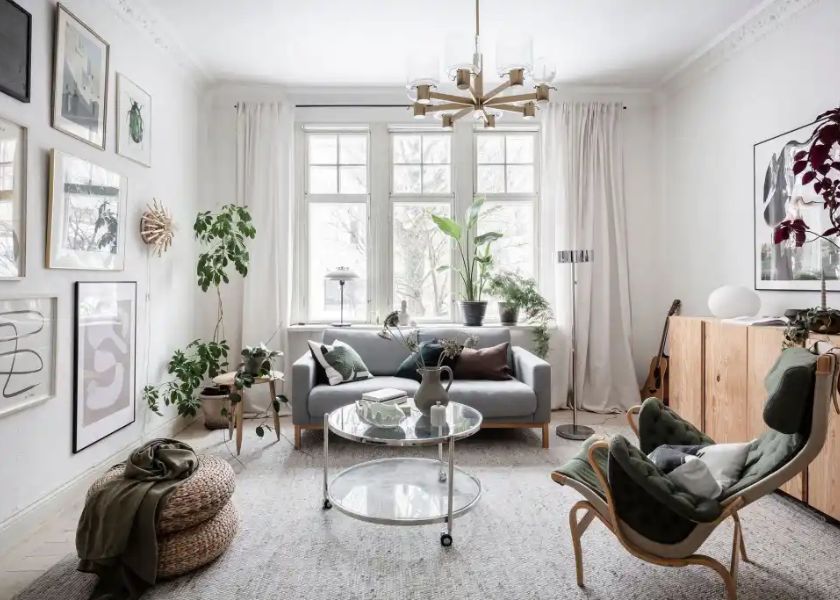 Ruang TV Minimalis dengan Tanaman Hijau Kecil