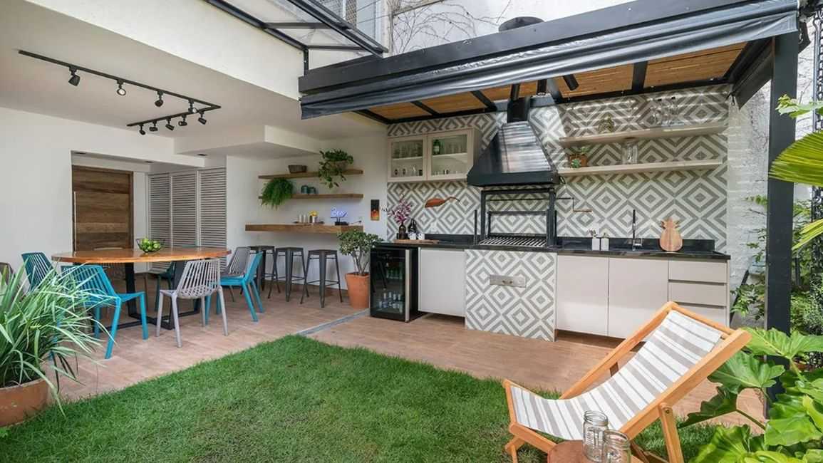 11 Dapur Outdoor di Belakang Rumah & Ragam Pilihan Bahan Kanopi