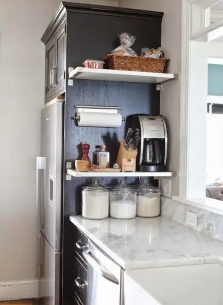 Kitchen Set Dapur Sempit dengan Area Vertikal Optimal