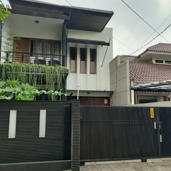 Cat Pagar Tembok Warna Hitam Doff untuk Kesan Mewah yang Bagus