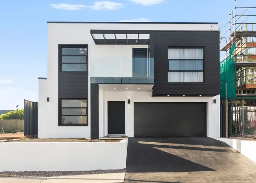 Rumah Sederhana tapi Mewah Warna Cat Putih + Hitam Doff