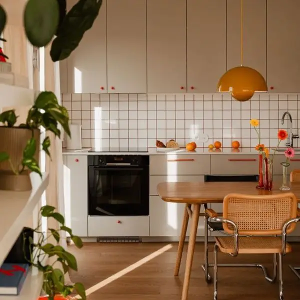 Dapur Estetik Sederhana Dominasi Warna Netral