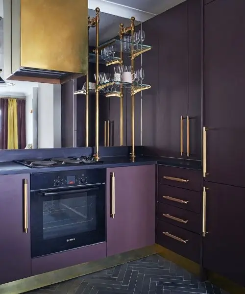 Dapur Warna Ungu dan Emas untuk Kesan Mewah